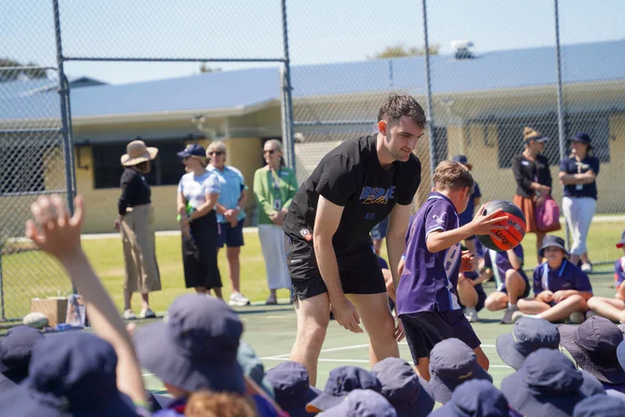 Brisbane Bullets player Cal Dalton doing drills with Unity College