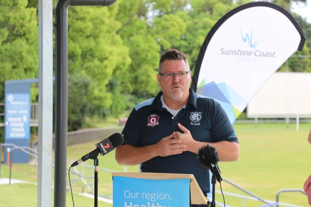 Bruce-Bell-Hinterland-Blues-AFL-speaking-at-Palmwoods-clubhouse-opening2-1024x683.jpg