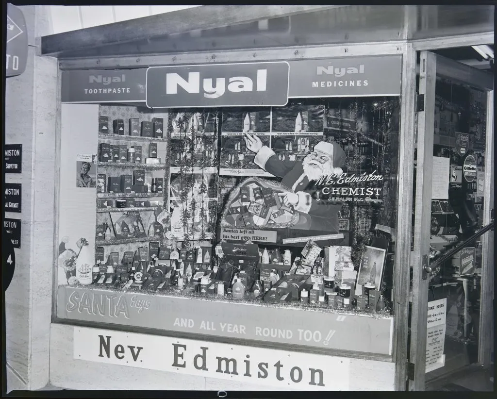 S4909D-1967-N-Edmiston-Chemist-window-display-display-1024x822.jpg