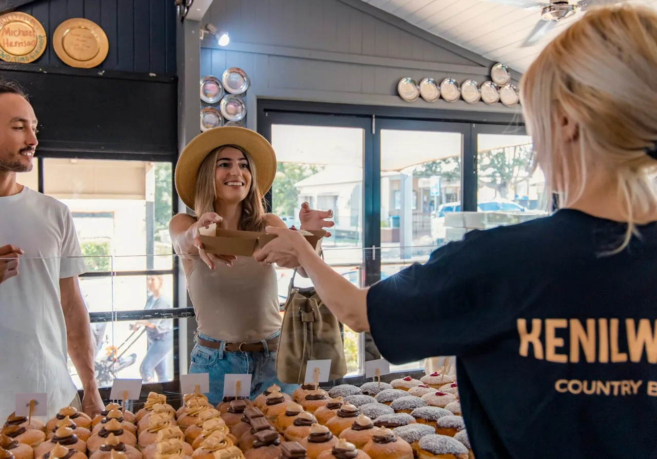 Bakery-with-lots-of-donuts-e1673312490797-1536x1073.jpg