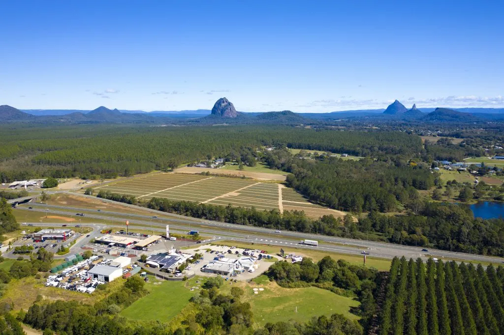 Western-side-of-Bruce-Highway-stop-Moby-Vics-at-Glass-House-Mountains-2-1024x682.jpg