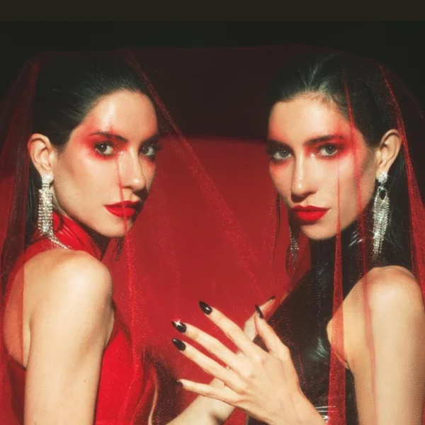 The-Veronicas2-1080x1080-1.jpg