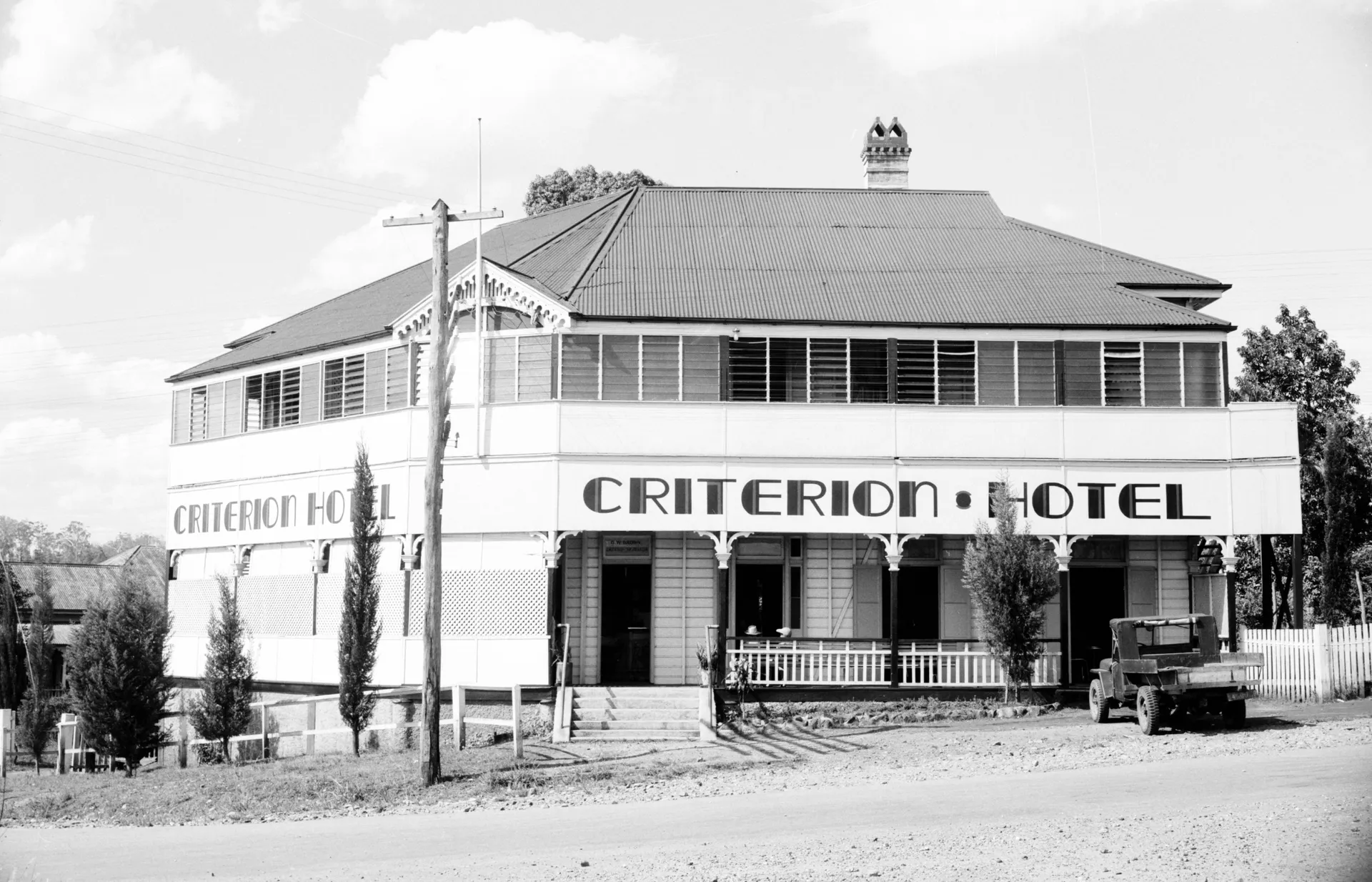 Criterion%20Hotel%2C%20Blackall%20Street%2C%20Woombye%2C%201955%20hrv2.jpg