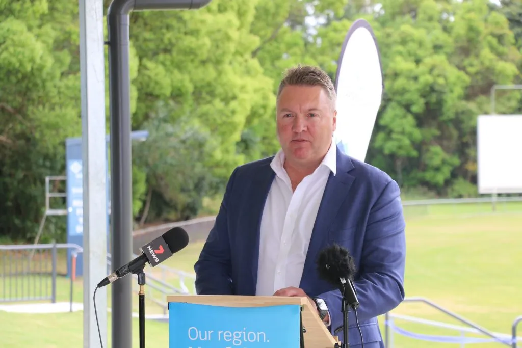 Terry-Svenson-Queensland-Cricket-speaking-at-Palmwoods-clubhouse-opening-1024x683.jpg