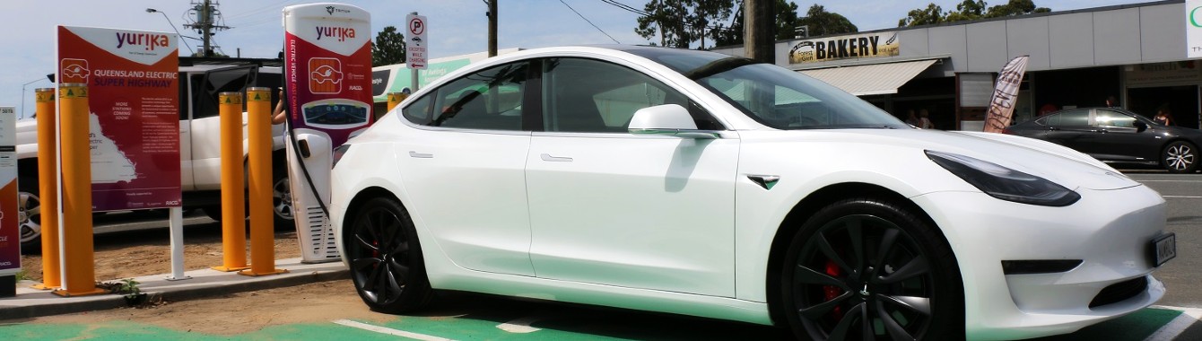 Electric vehicle fast charger 