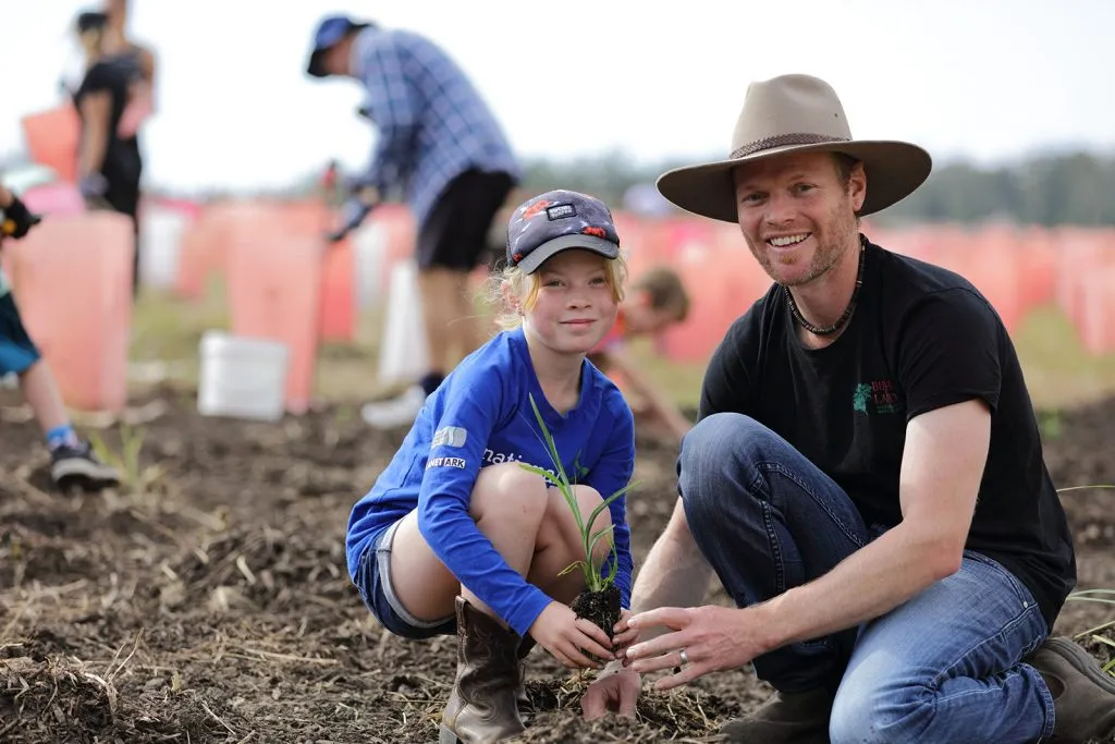 Image-3-%C2%A9-Sunshine-Coast-Council-tree-planting-1024x683.jpg