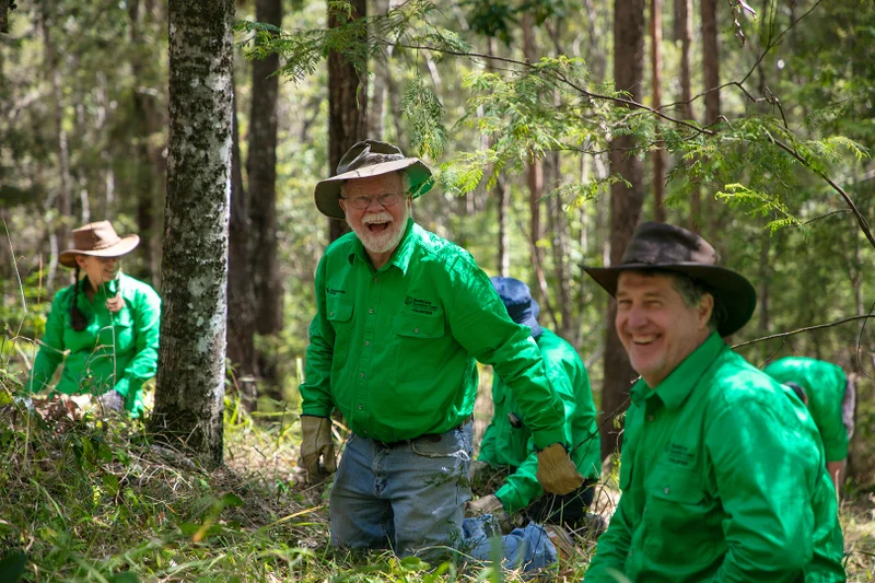 Botanic%20Gardens%20Bushcare%20Group%20volunteers%20in%20action.jpg