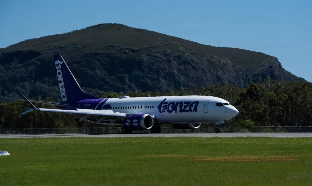 Bazza-arrives-at-Sunshine-Coast-Airport-1024x612.jpg