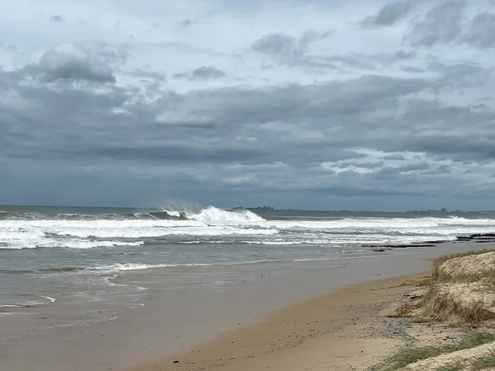 Mudjimba Beach rough surf as Tropical Cyclone Alfred approaches land - 5 March 2025