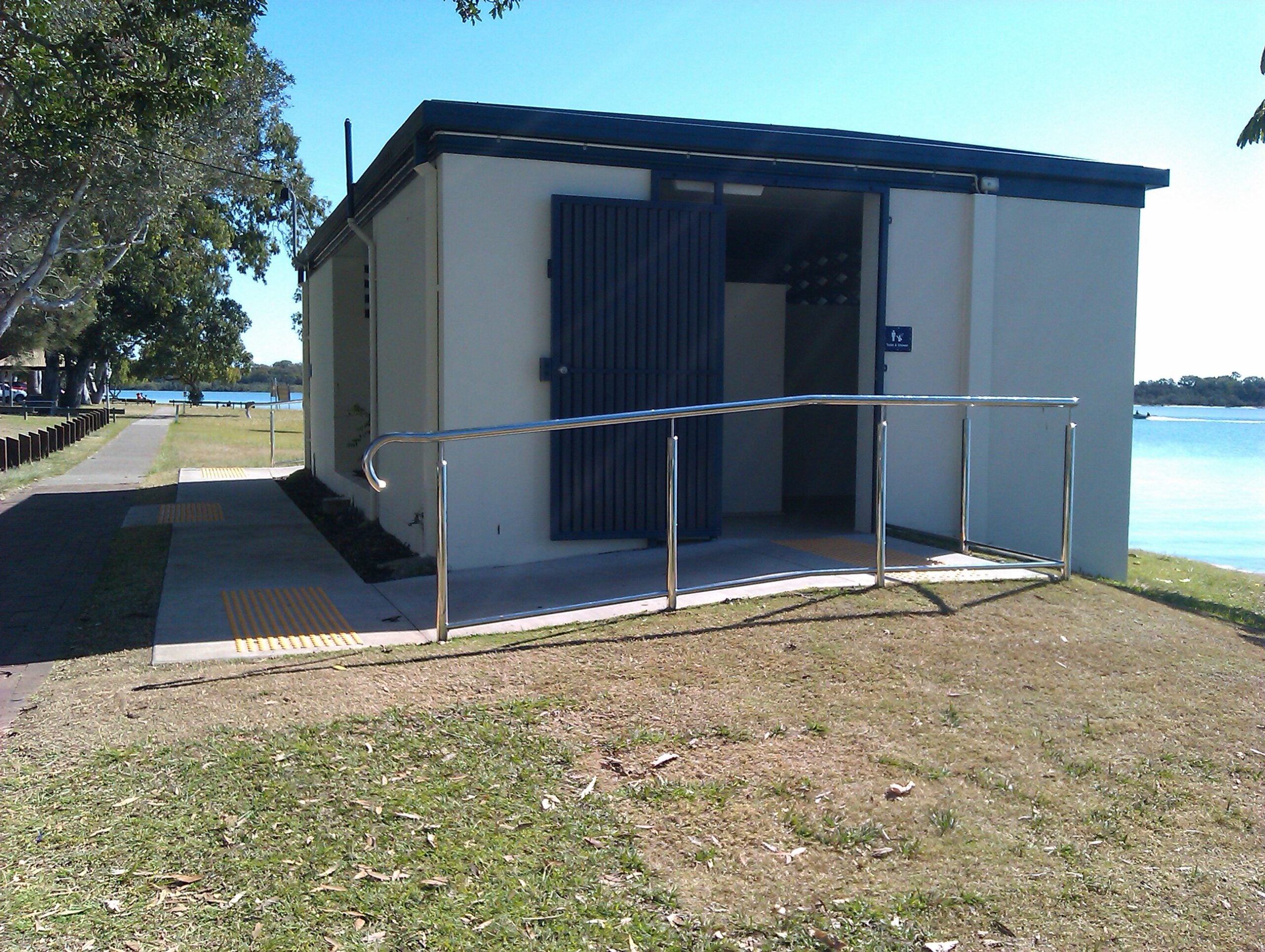 Bins 4 blokes in local loos | OurSC