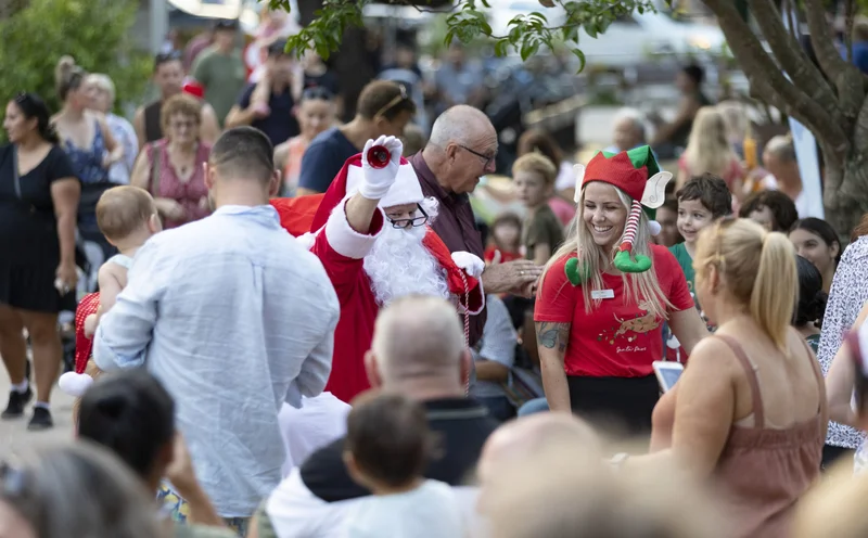 Santa-and-crowds-scaled.jpg