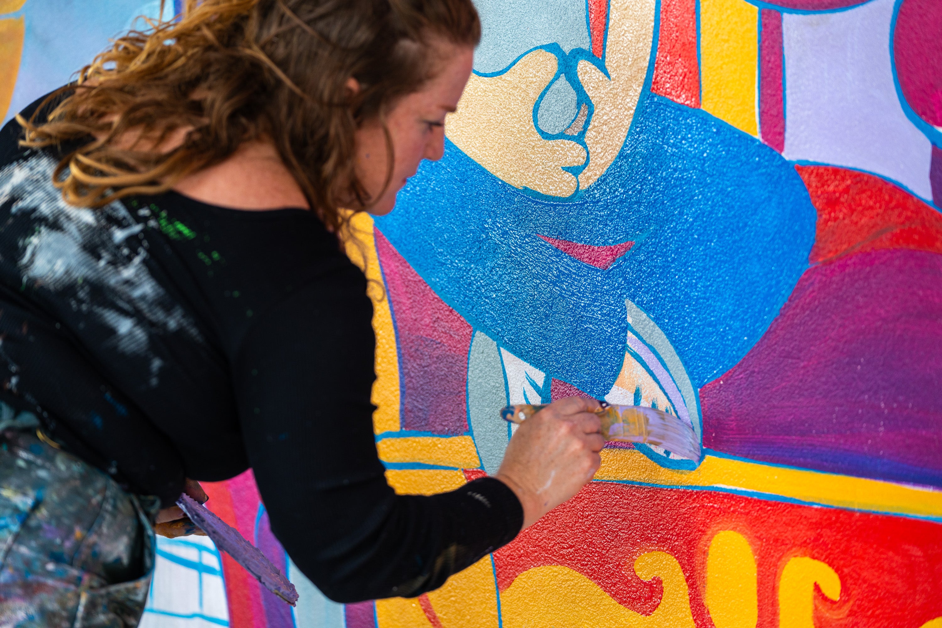Alison Mooney painting a mural