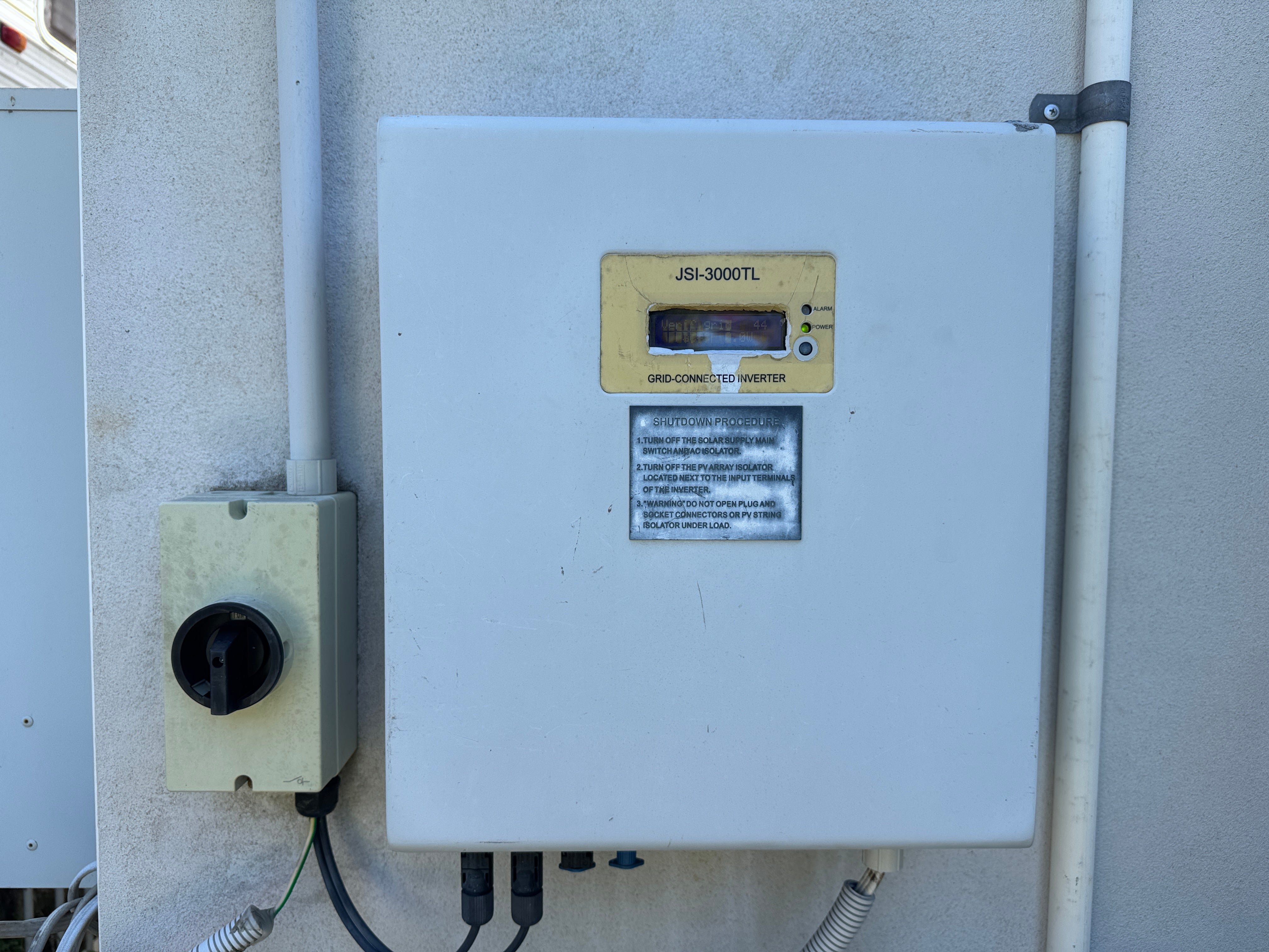 Inverter showing a green light