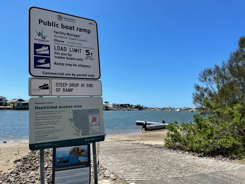 Outrigger boat ramp