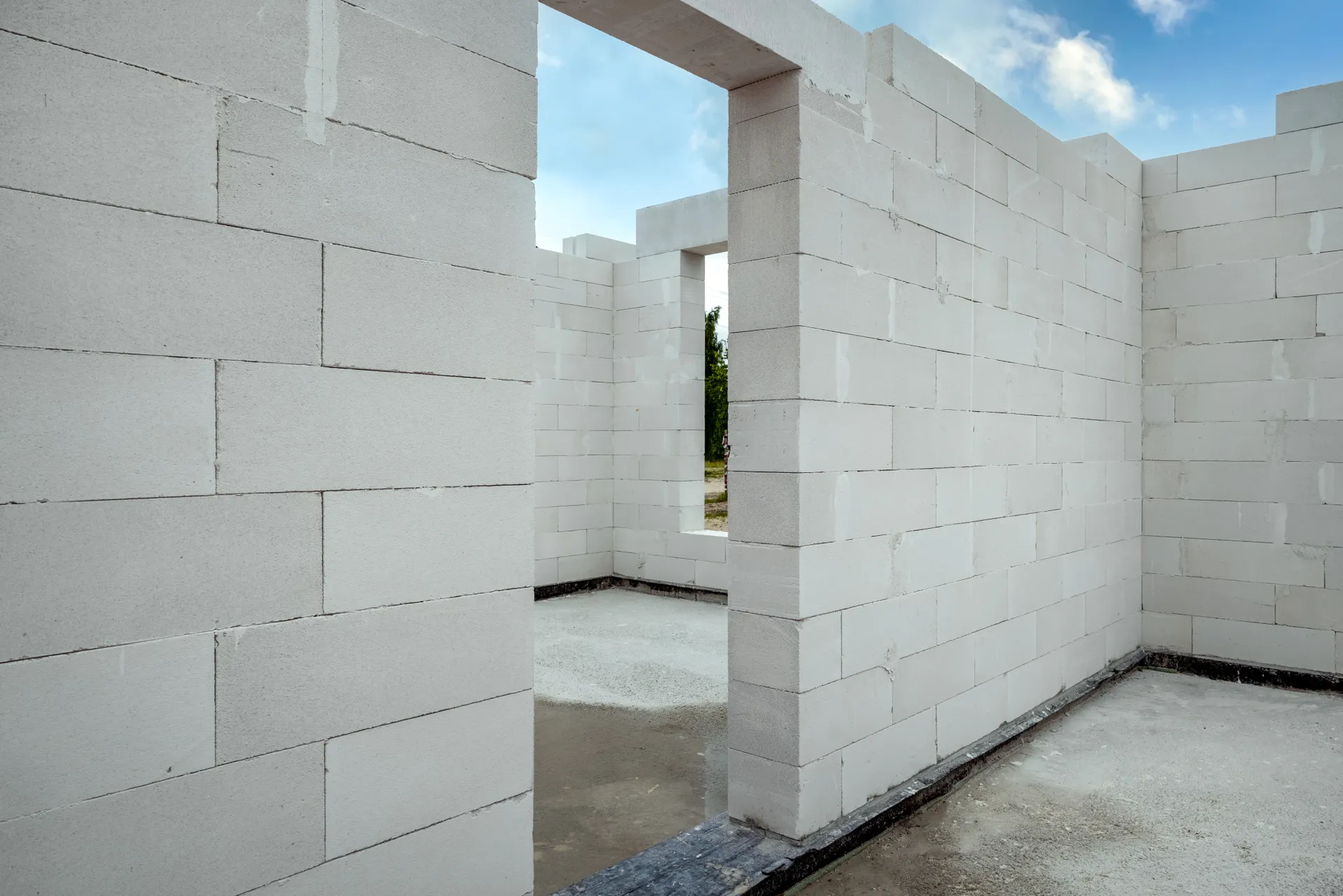 house construction from autoclaved aerated concrete blocks