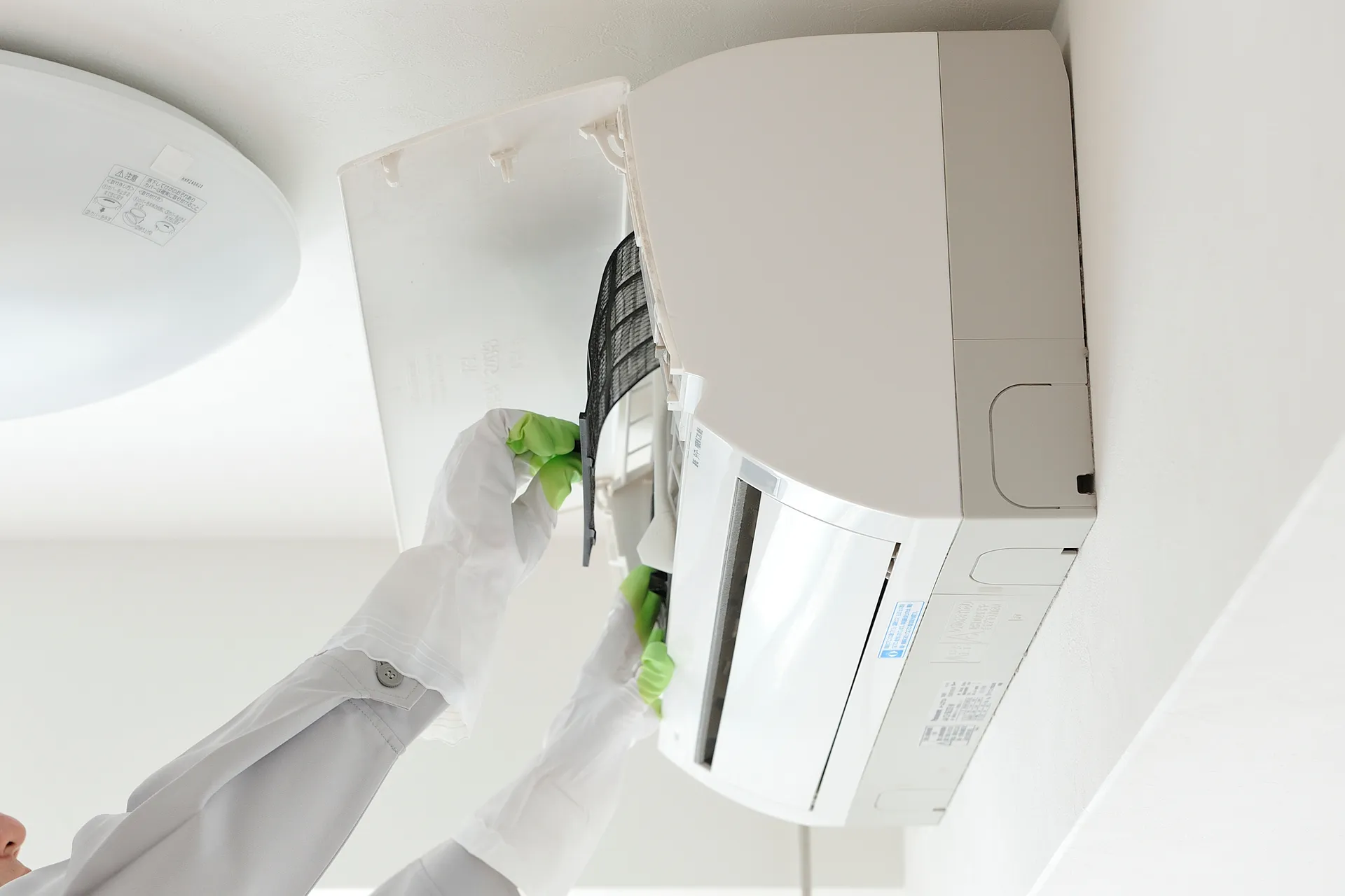 Cleaning air conditioning filters