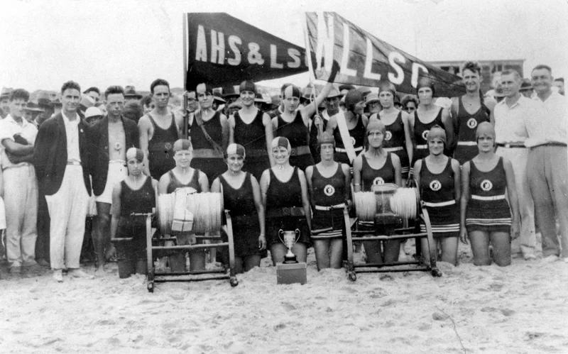 Members of Alexandra Headland Surf Lifesaving Club with the Neptune Ladies Lifesaving Club, April 1929