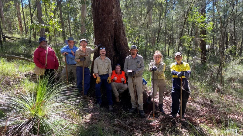 Jinibara-First-Nations-representatives-and-Council-crew-preparing-the-site-for-the-burn..jpg