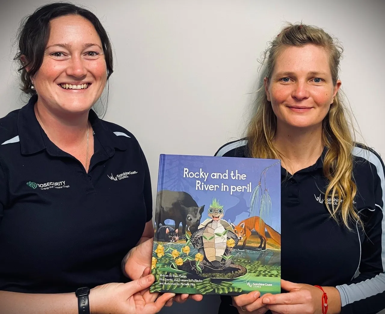Authors Rita Everitt and Rhea Phelan with Council’s Invasive Species book.