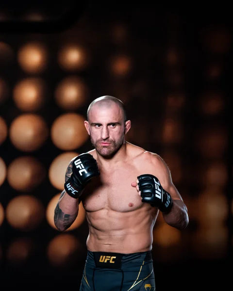 Alexander-Volkanovski-scaled.jpg