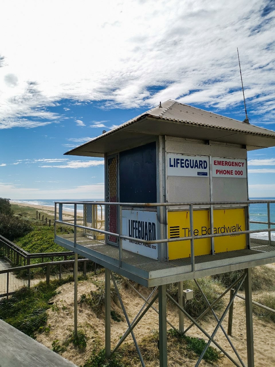 61752_Marcoola%20Beach%20life%20guard%20tower_edited.jpg