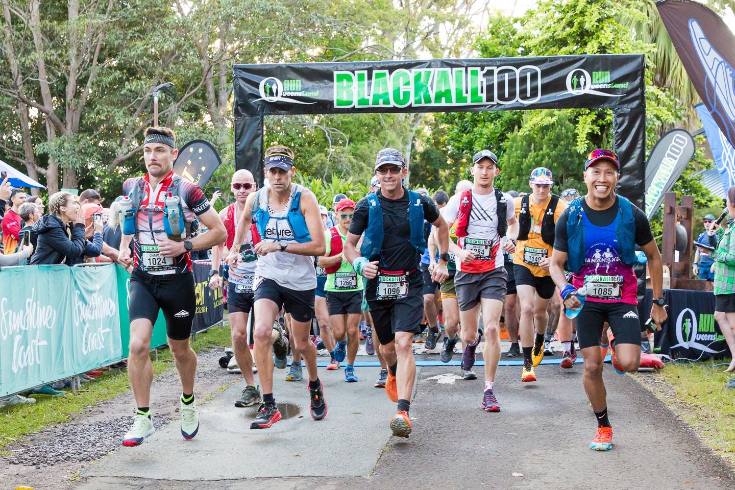Blackall 100: a bunch of runners taking off from the start line