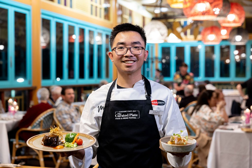 Banana Bender waiter serving plates of food at the Mango’s Bar & Grill After Dark: Filipino Kitchen Takeover