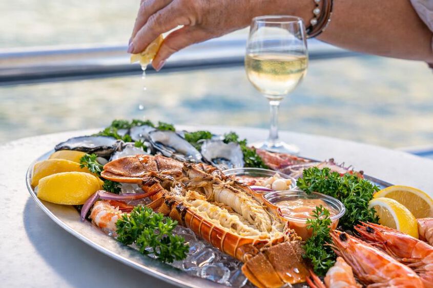 TCP26%20Coastal%20Cruises%20Mooloolaba%20-%20Trawler%20to%20Table.jpg