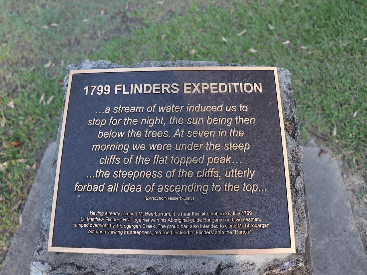 53715_2-Matt-Flinders-dedication-Plaque.jpg