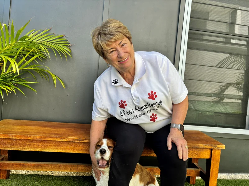 Julie%20Penlington%20-%204%20Paws%20Animal%20Rescue.jpg