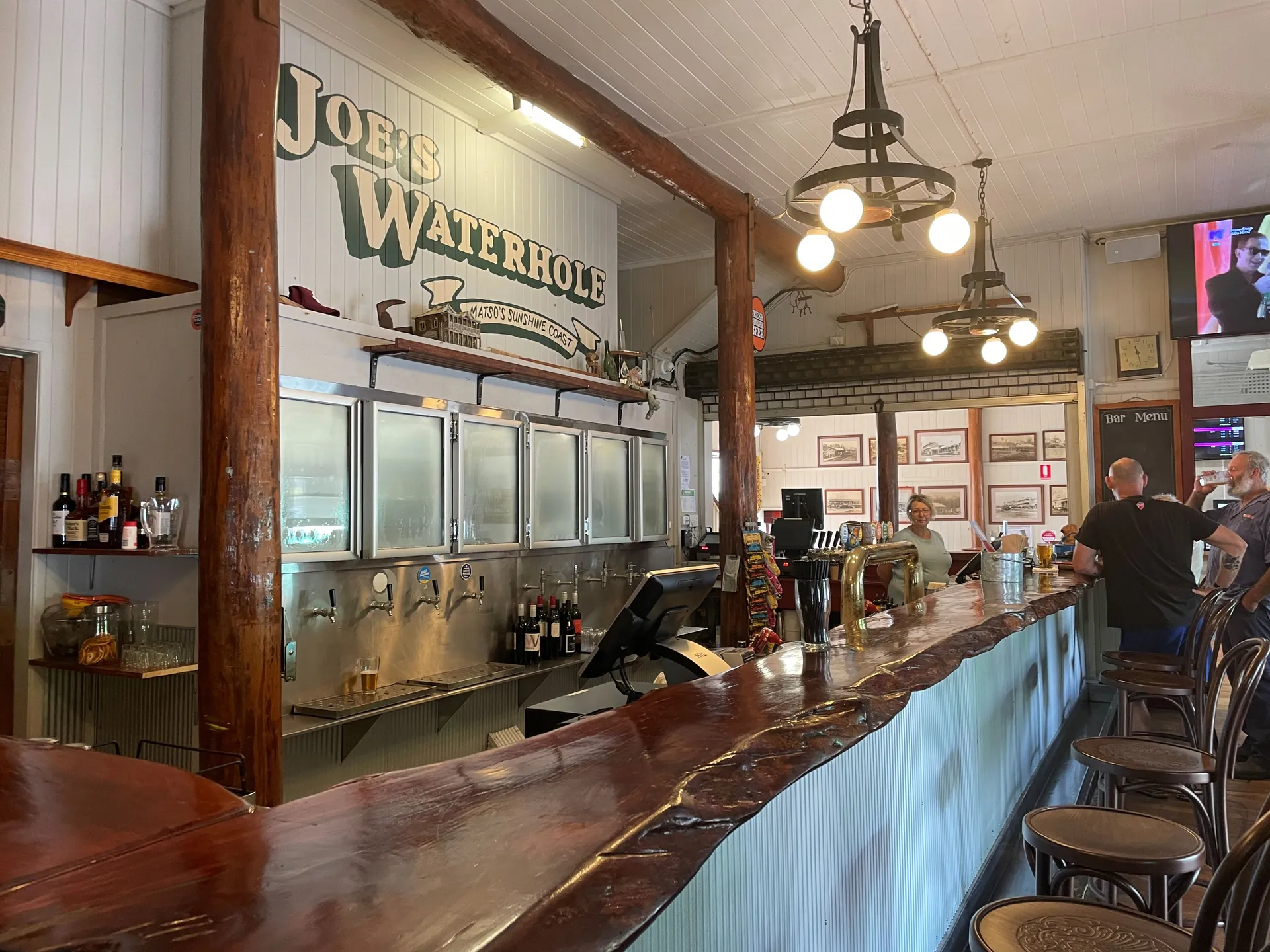 Matso%27s%20Eumundi%20front%20bar.jpg