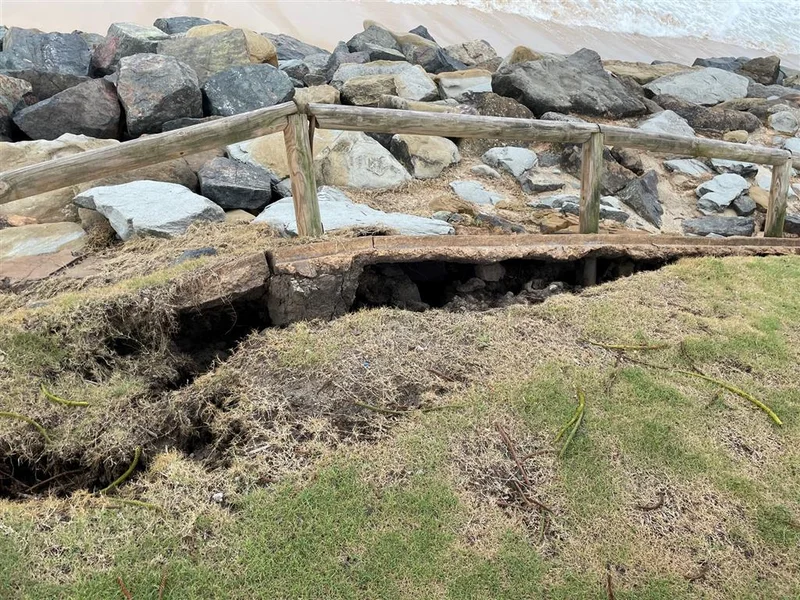 Cracking and damage to Moffat Beach seawall March 2022