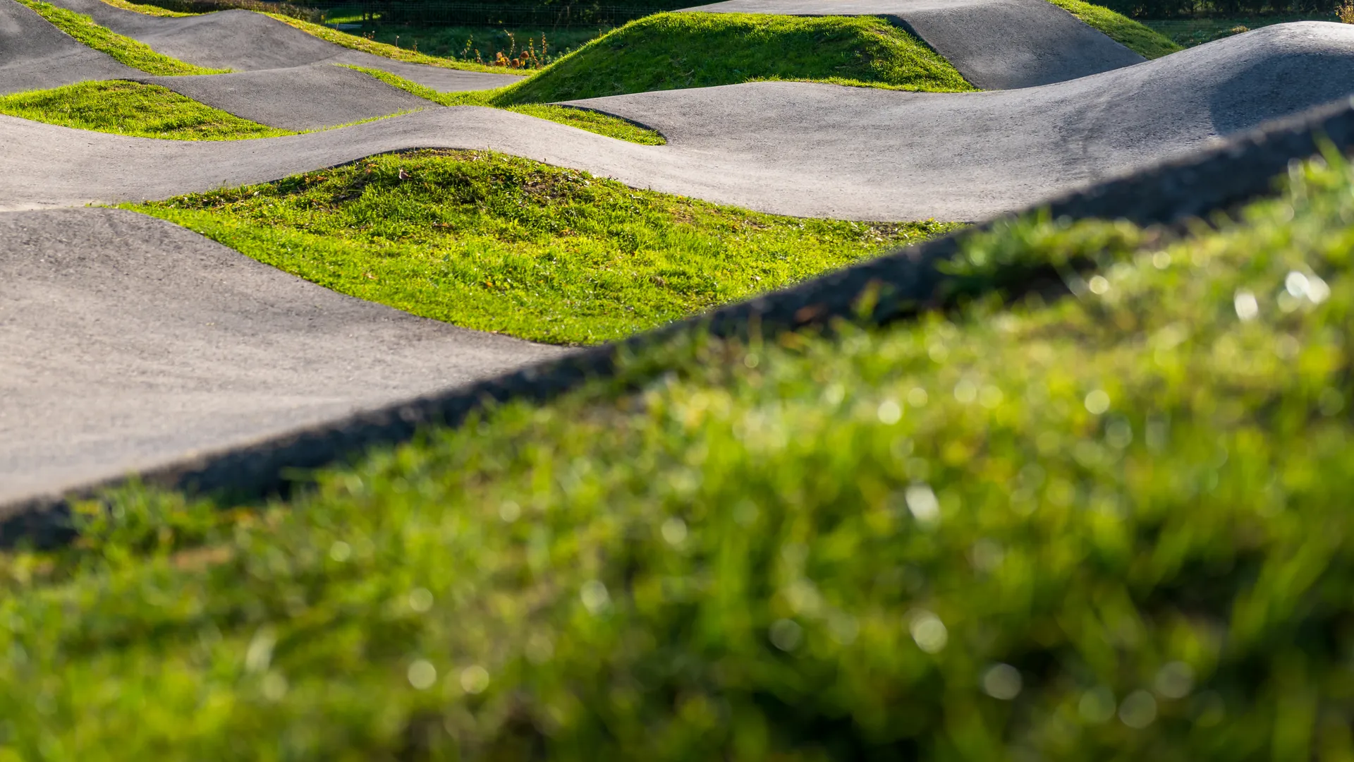 Pump track image.
