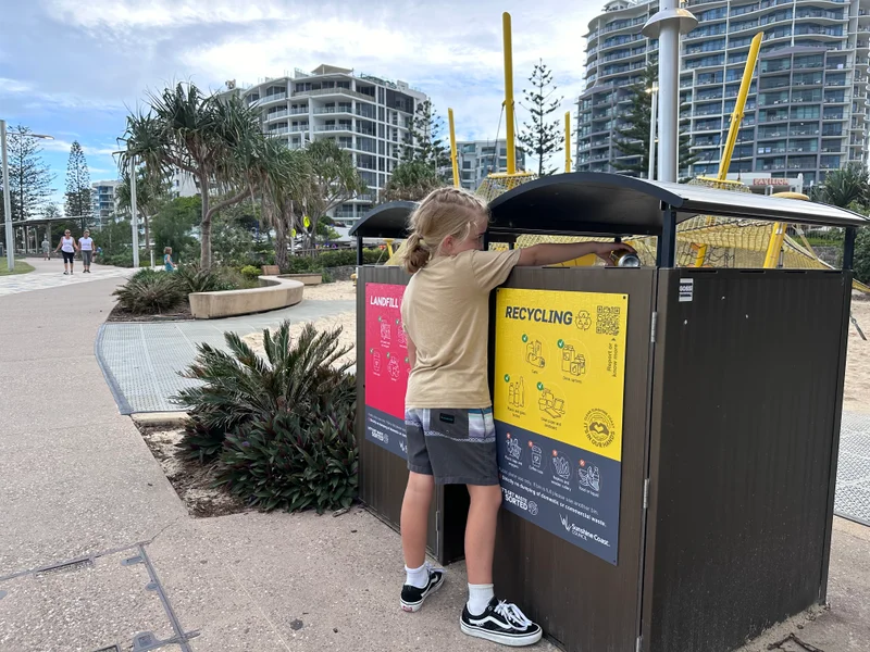 Mooloolaba%20recycling%20bin%201.JPG