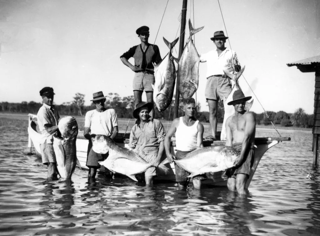 Evans-and-crew-with-a-catch-of-Trevally-Noosa-River-1947-copy-1-1024x755.jpg