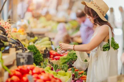 Lady at a farmer's market