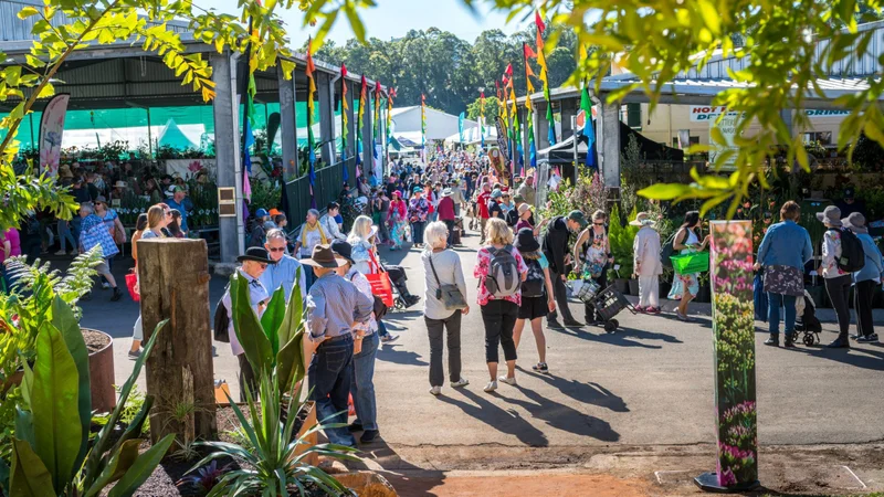 Crowds-enjoying-the-sunshine-at-the-Queensland-Garden-Expo-scaled.jpg