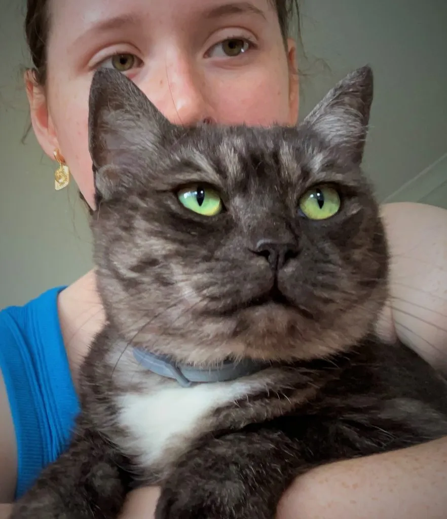 Girl-with-cat-Photo-credit-Sacha-882x1024.jpg