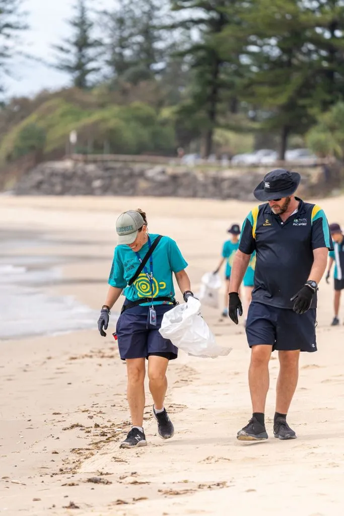 IMAGE-5-Pacific-Lutheran-College-students-and-teachers-participate-in-School-Beach-Clean-Up-at-Dicky-Beach-2-683x1024.jpg