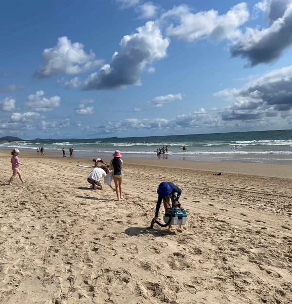 Maroochydore%20beach%20clean%20up.jpg