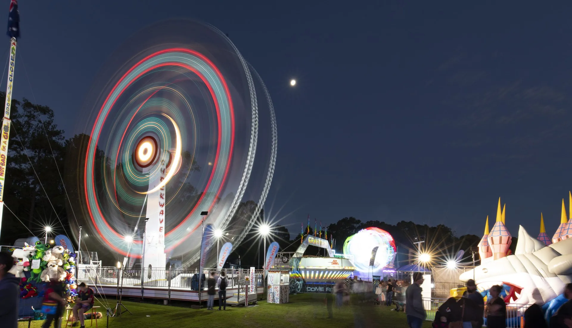 Sunshine-Coast-Agricultural-Show_Ferris-wheel-spinning-at-night-scaled.jpg