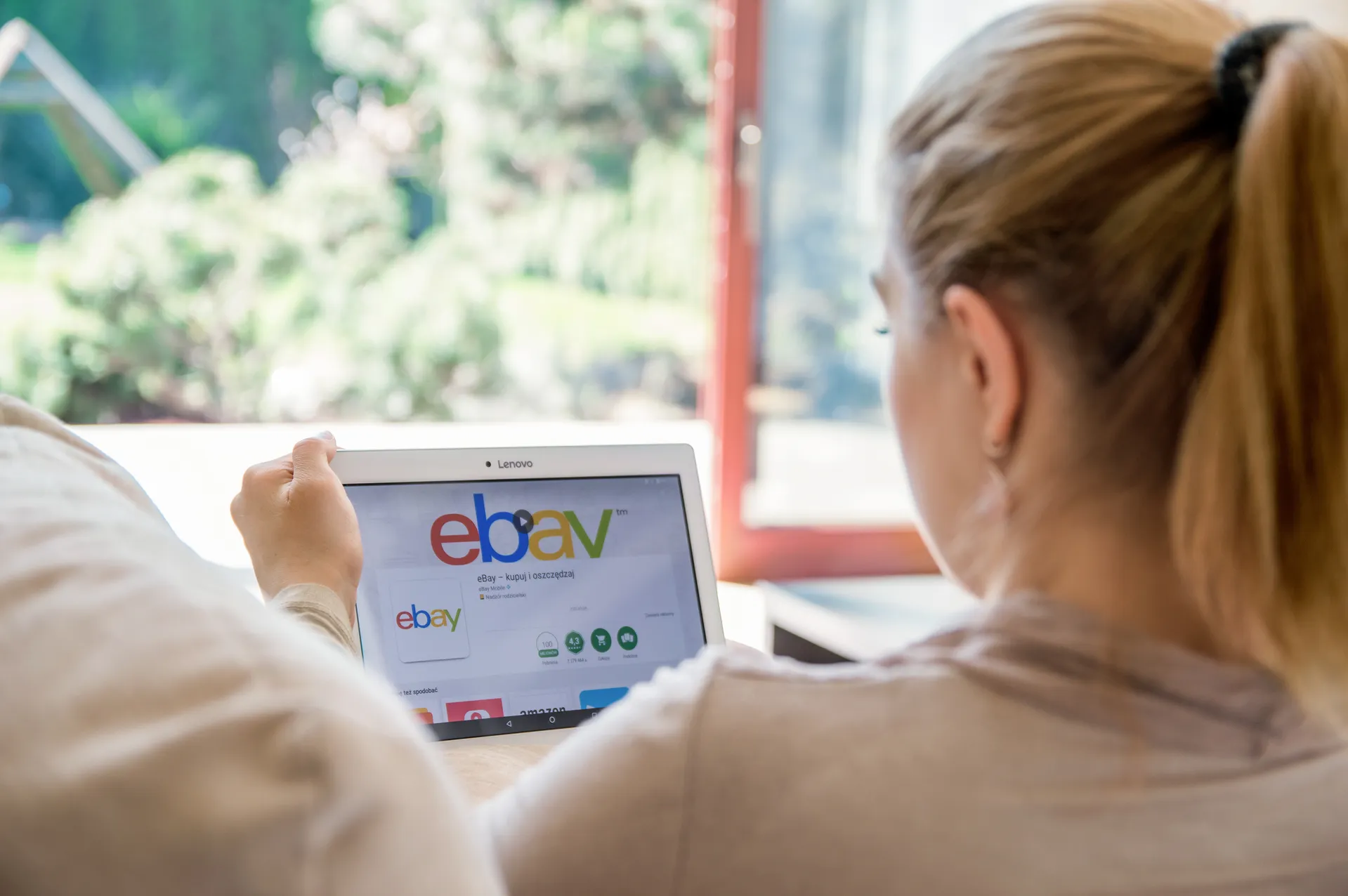 woman using ebay