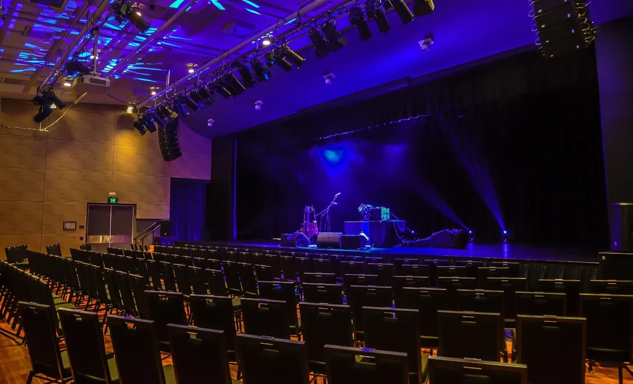 20191200__Hall%203%20intimate%20show%20Venue%20114%20LOW%20RES%20%285%29.jpg