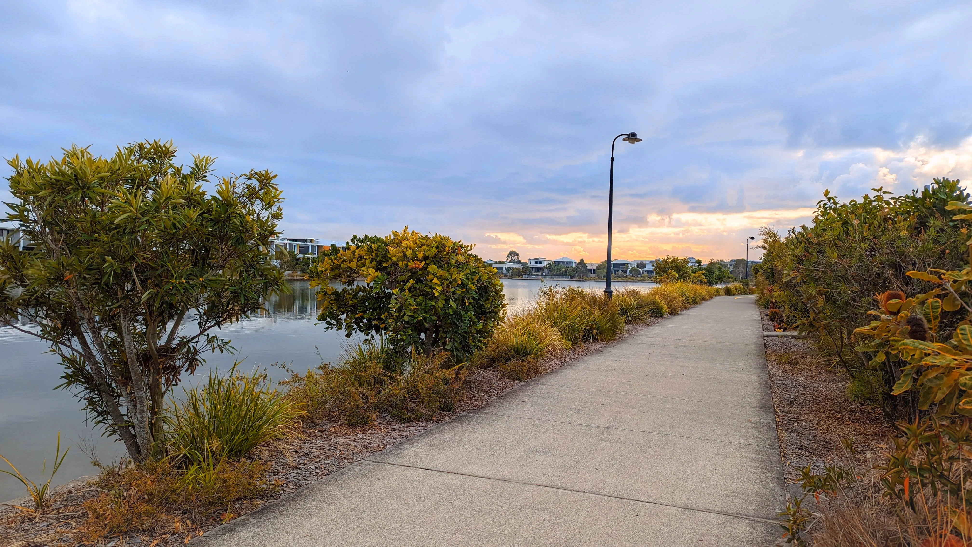Brightwater ‘Loop the Lake’ walk