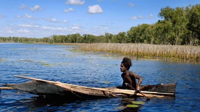 Ten canoes