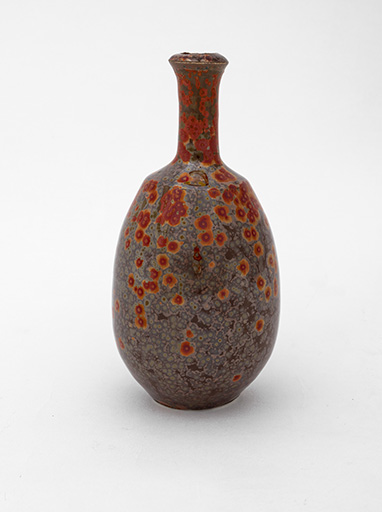 Rowley Drysdale | High iron ‘tomato red’ glaze vase | 2015 | Wheel-thrown porcelaneous stoneware and glazed form, fired to 1310°C | 16 x 8.3cm (diam.) | Gift of Hamish Sawyer, 2019.
