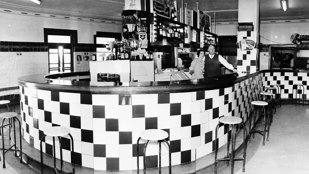 Main bar of the Club Hotel, cnr of Currie and Mill Streets, Nambour, 1962. Photo: Picture Sunshine Coast
