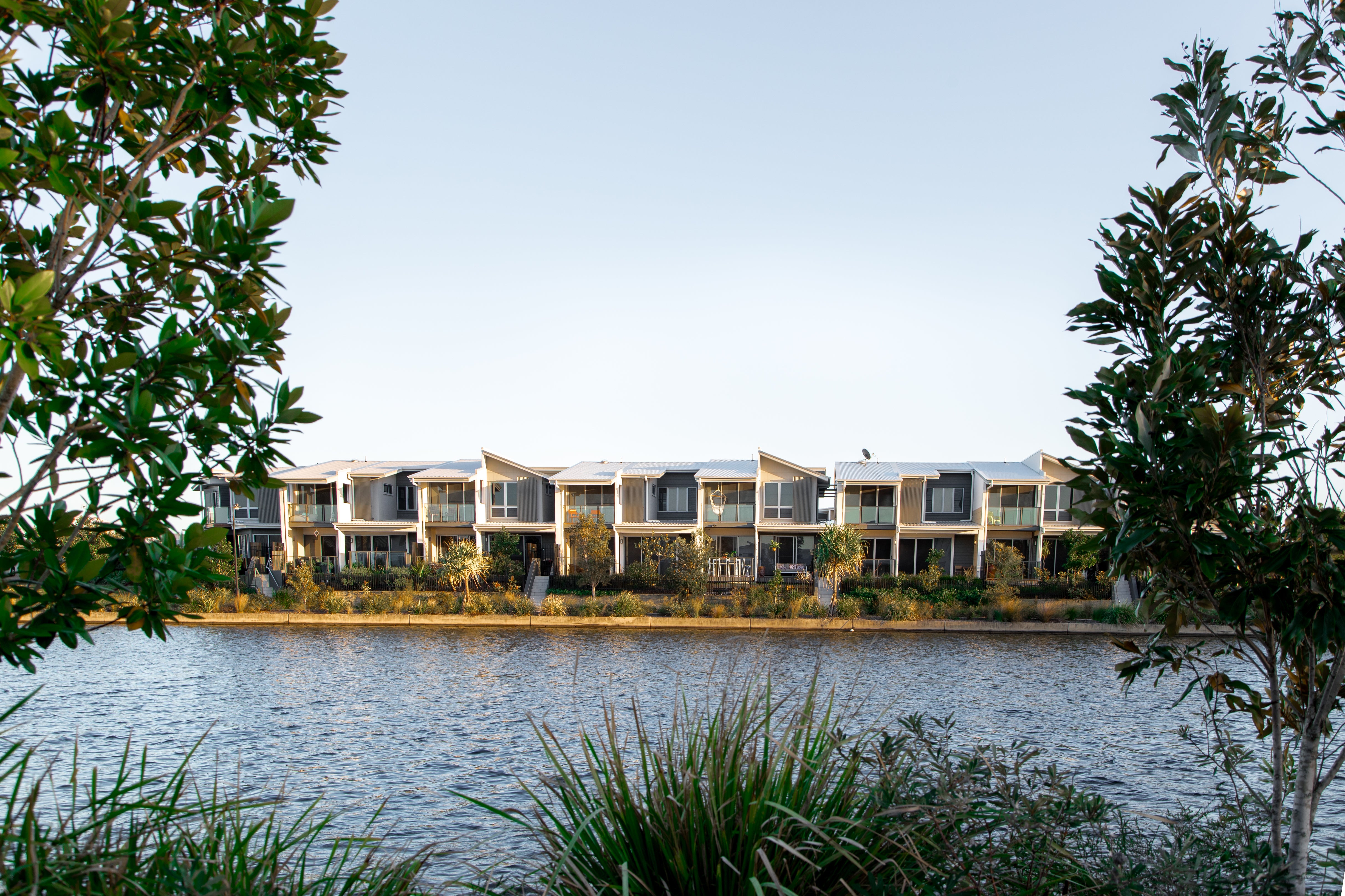 Aquiv Townhouses, Brightwater Mountain Creek, Architect – Hollindale Mainwaring Architects, Photographer - Krista Eppelstun
