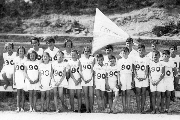 Cooloolabin State School sports team with the word ‘Go’ displayed on their sports t shirt, ca 1957.