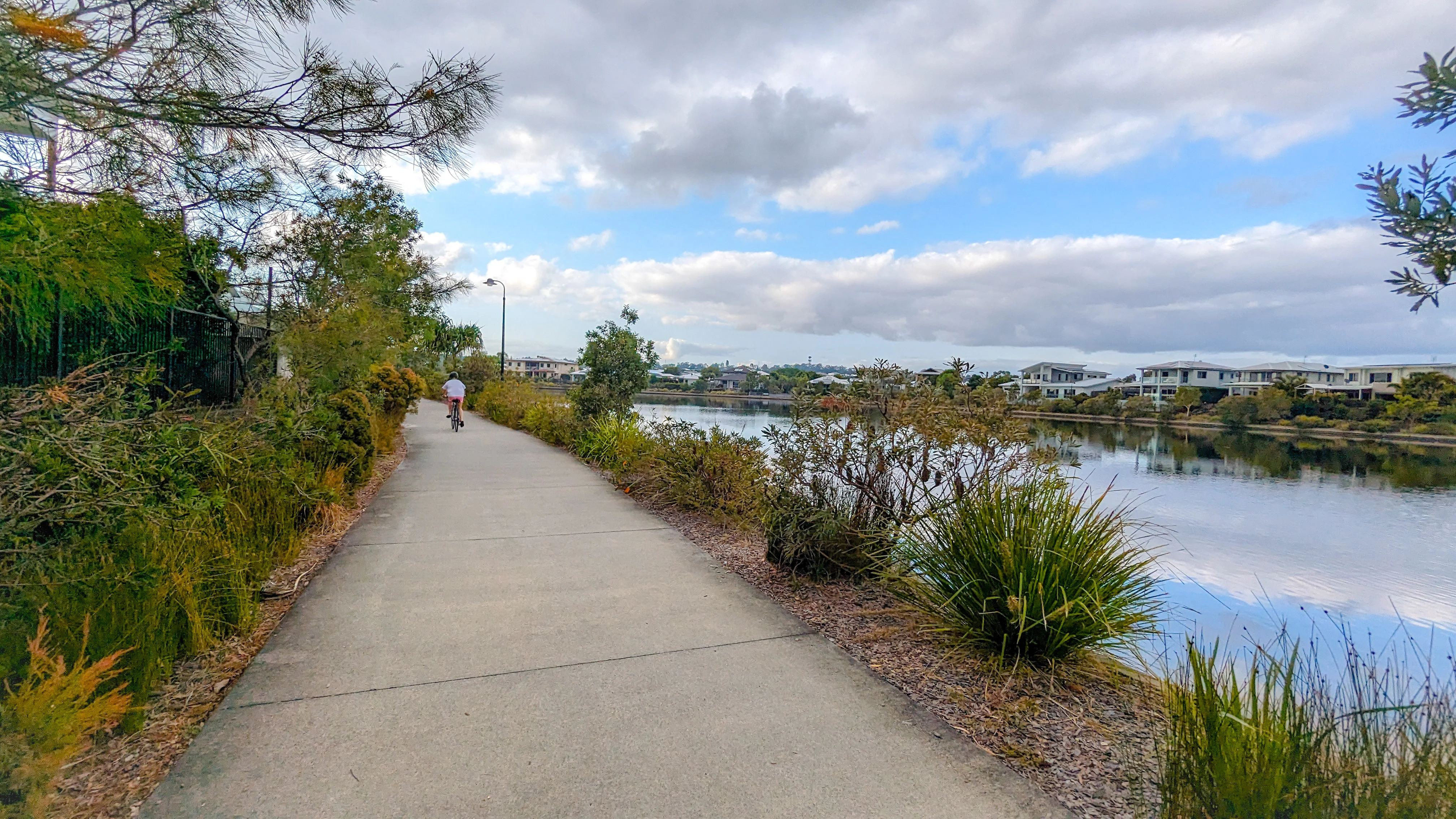 Brightwater ‘Loop the Lake’ walk